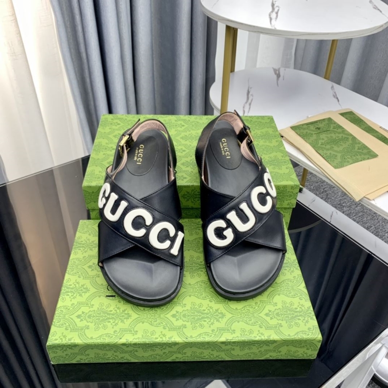 G*u*i slippers